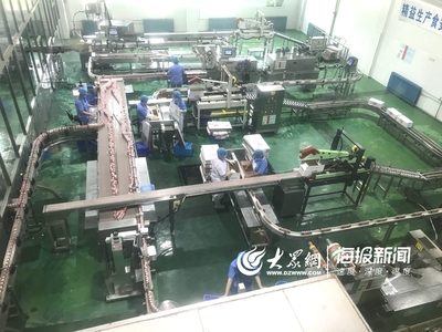記者直擊“飲樂多”車間生產線:全自動化生產 一天產量達38萬瓶